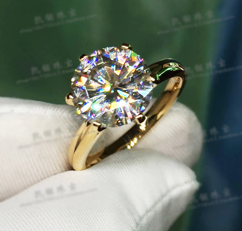 Luxury Solitaire Diamond Ring