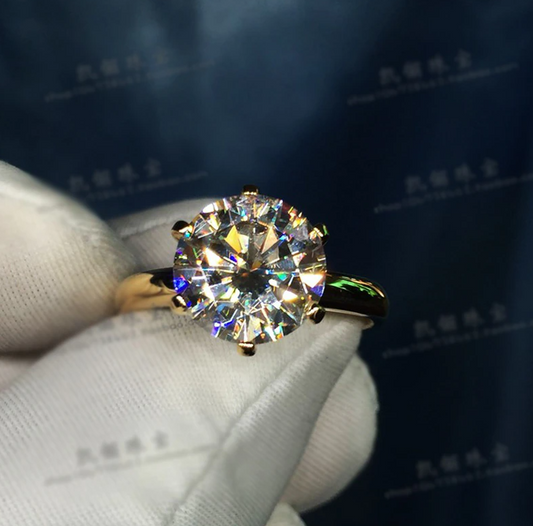 Luxury Solitaire Diamond Ring